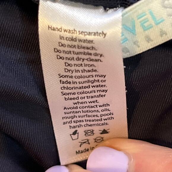 Sea Level Australia Essential Twist Front One Piece US 4 NWT Navy - Picture 6 of 6